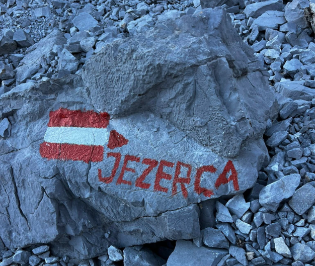 Sti markering ved Maja Jezerce